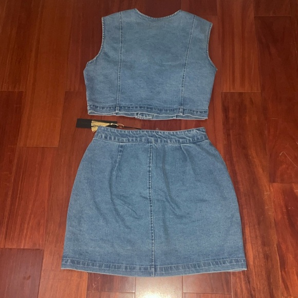 NEW HOUSE OF HARLOW 1960 Womens Denim Jean 2 piece Mini Skirt & Vest top Set